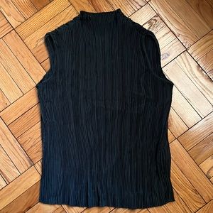 Club Monaco Sleeveless Plisee Top L